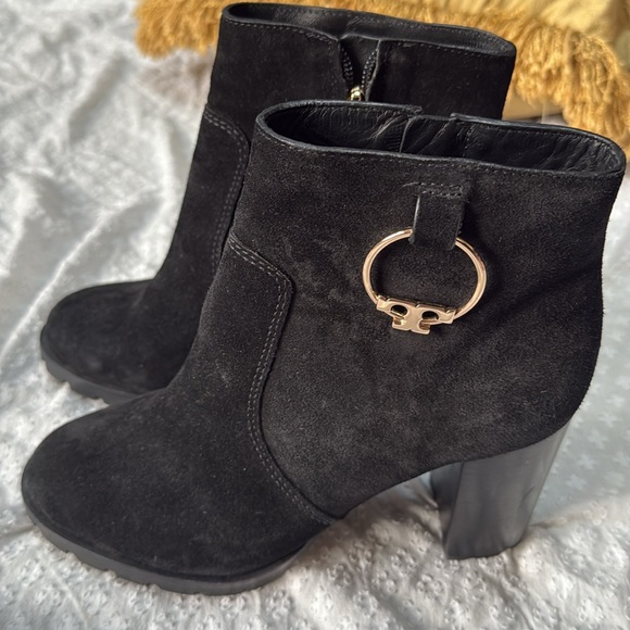 Tory Burch Sofia Lug Sole Black Suede Bootie size 8.5 - Picture 14 of 16